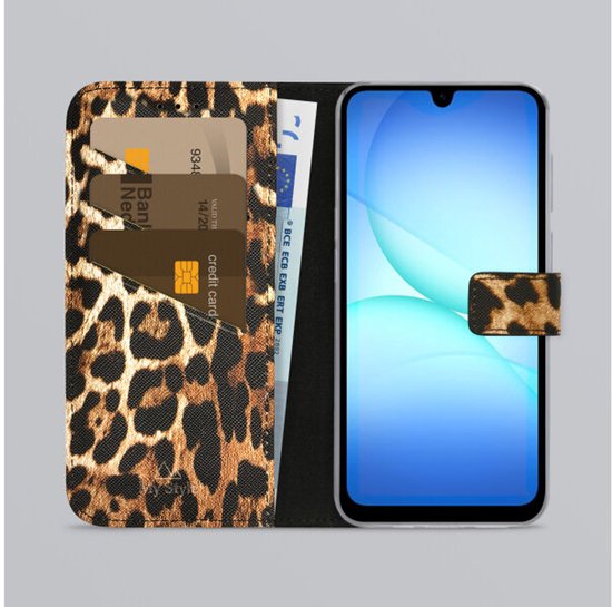 Étui de téléphone ouvert avec imprimé léopard, trois porte-cartes et téléphone.