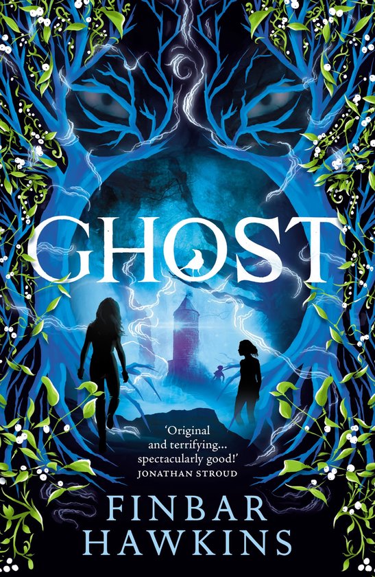 Boekomslag 'Ghost' met blauwe, grillige boomtakken en een Silhouet van een toren met twee figuren op de voorgrond.