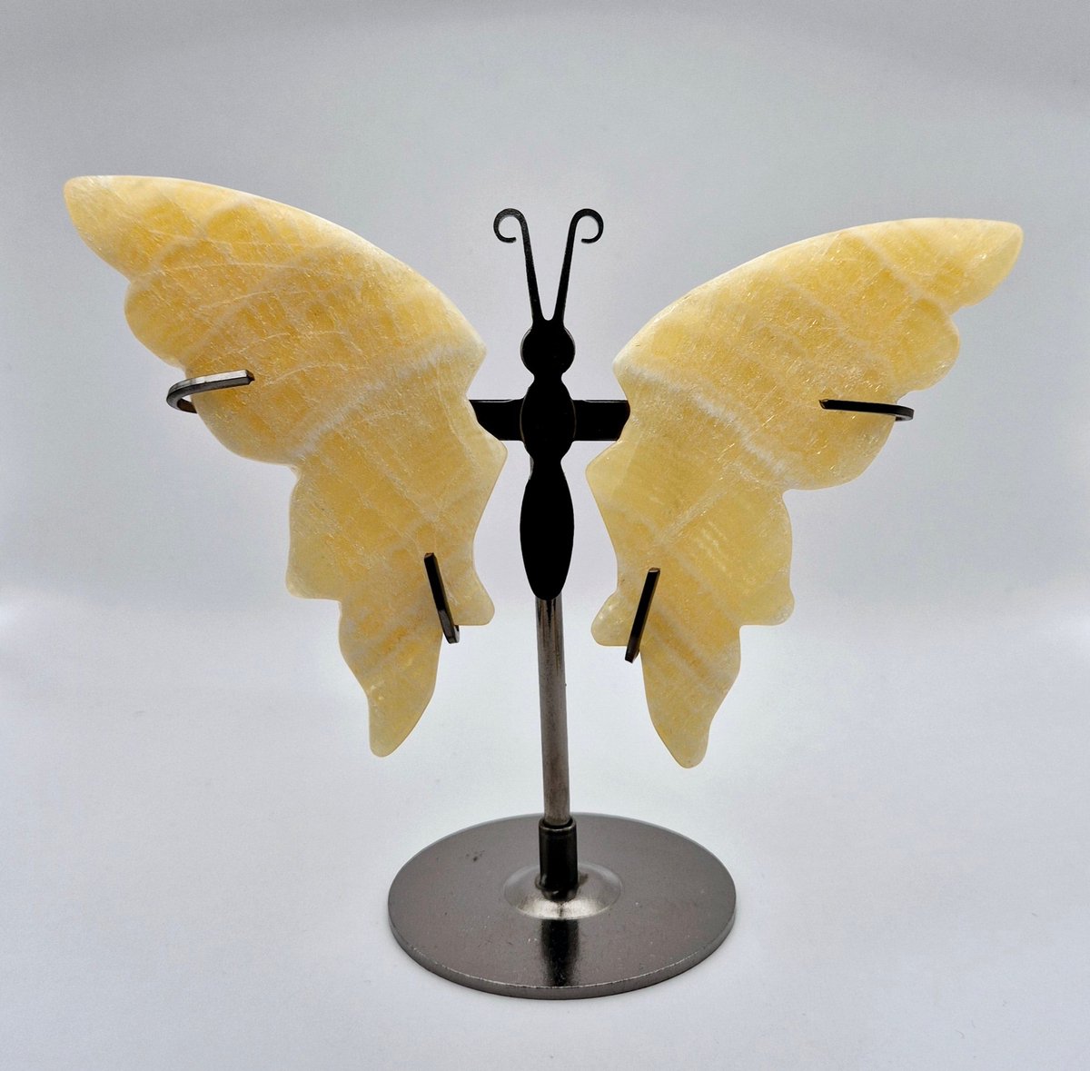 Yellow Calcite Butterfly Crystal Carving with Metal Stand (vlinder)