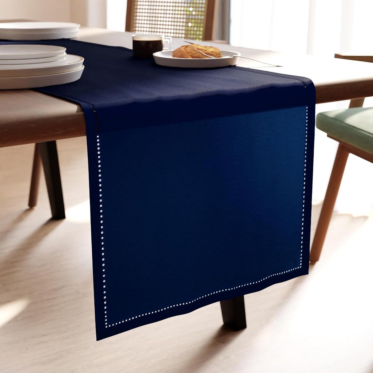 Luxe Katoenen Tafelloper met Zomen in Scotch Blauw - 32x230 cm