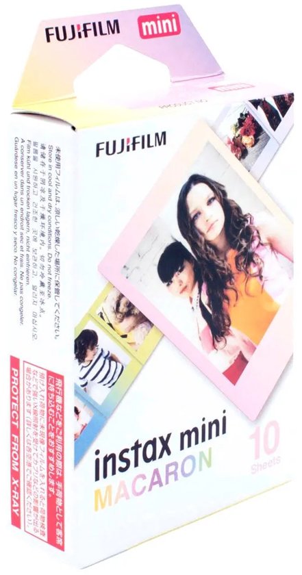 Fujifilm Instax Mini Macaron film verpakking met voorbeelden van foto's, waaronder twee meisjes en een kind.