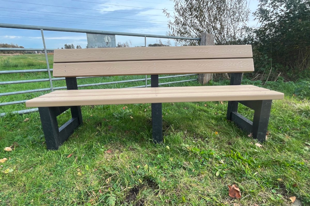 Rockwood® Parkbank Woodblend Zwaar Kunststof - Egyptian Stone (85kg) 5cm dik 2.00m inclusief montage op locatie Naturel