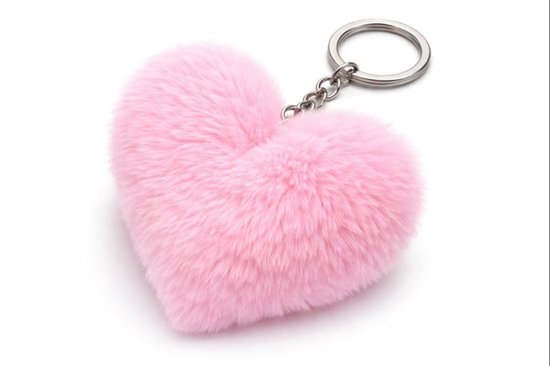 Roze, pluizige hartvormige sleutelhanger met metalen ring.
