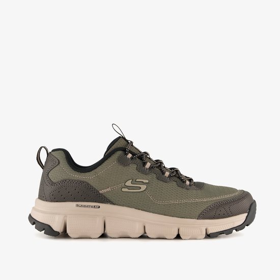 Groene Skechers wandelschoen met beige zool en donkergrijs accent.