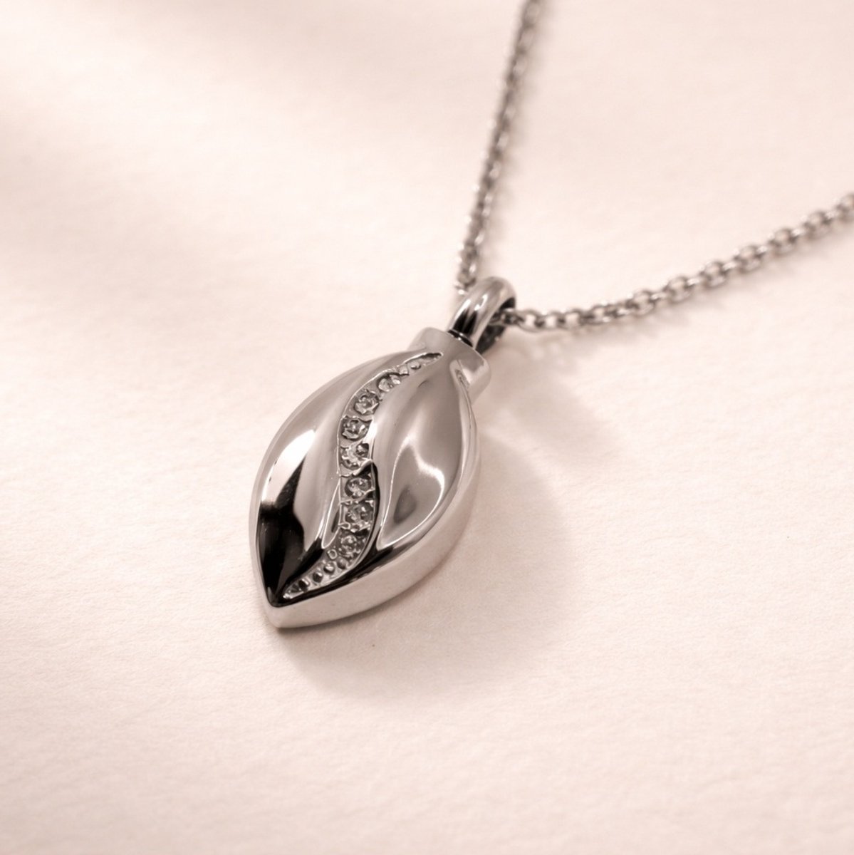 Assieraad - Ashanger - Ashanger met ketting - Mini urn - Druppel - Zirkonia steentjes - Zilverkleurig