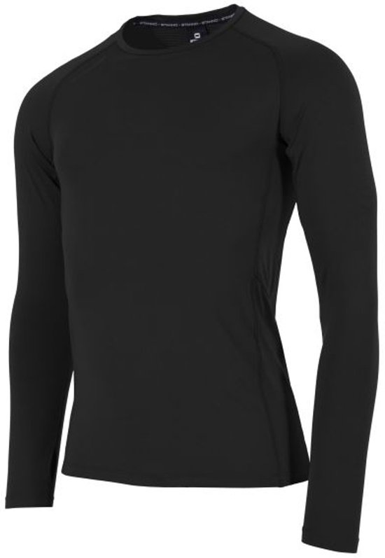 Voorkant van een zwart Stanno thermoshirt met lange mouwen en opgedrukte tekst op de kraag.