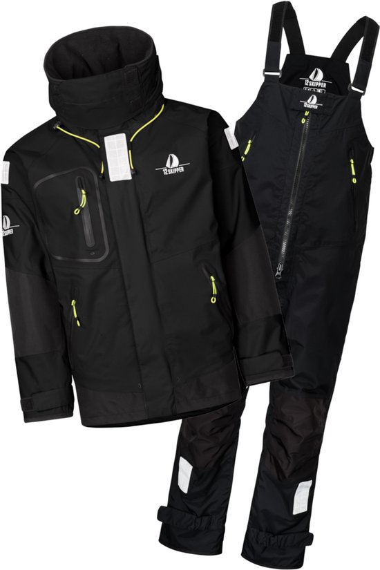 Set van zwarte zeiljas met gele accenten en zwarte zeilbroek met bretels.