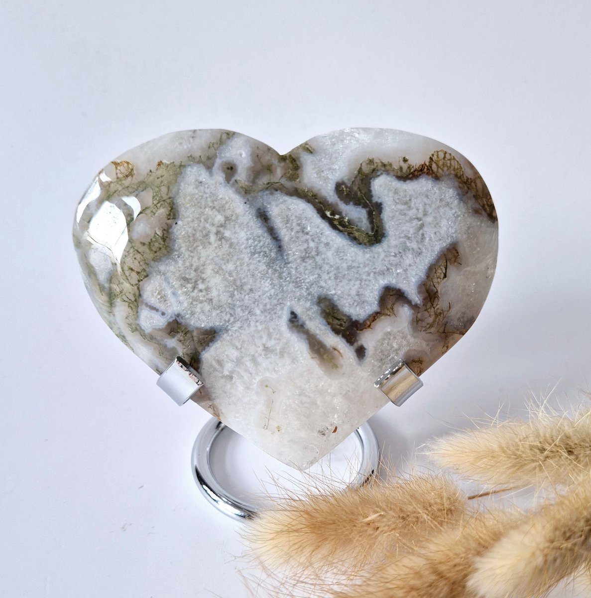 Edelsteen Grote Druzy Mosagaat Hart op Metalen Standaard – #55 205gram