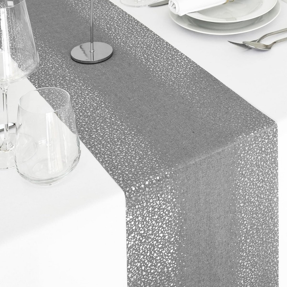 Linnenlook Tafelloper Grijs 5 Meter met Zilveren Stippen voor Feestdecoratie