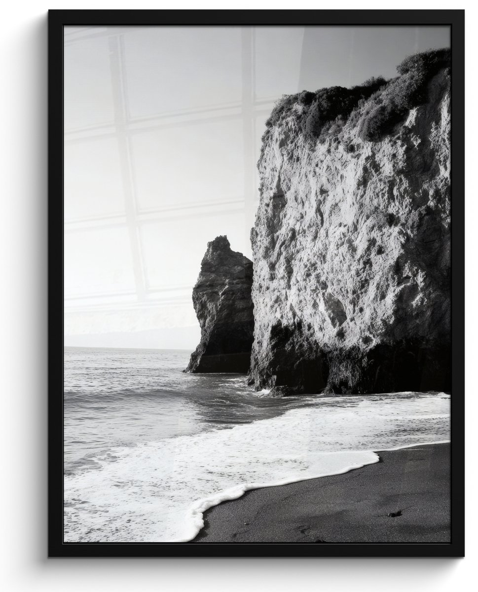 FrameYourWall Poster in lijst - Fotolijst 50x70 cm - Posters - Strand - Klif - Golven - Voetstappen - Posterlijst zwart - Decoratie - Wanddecoratie woonkamer - Muurdecoratie slaapkamer Strand - Klif - Zee