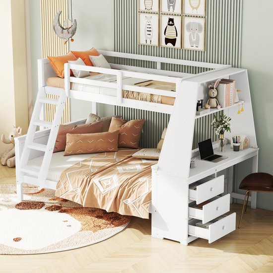 Wit stapelbed met bureau, boekenkast en opbergvakken, met decoratie.