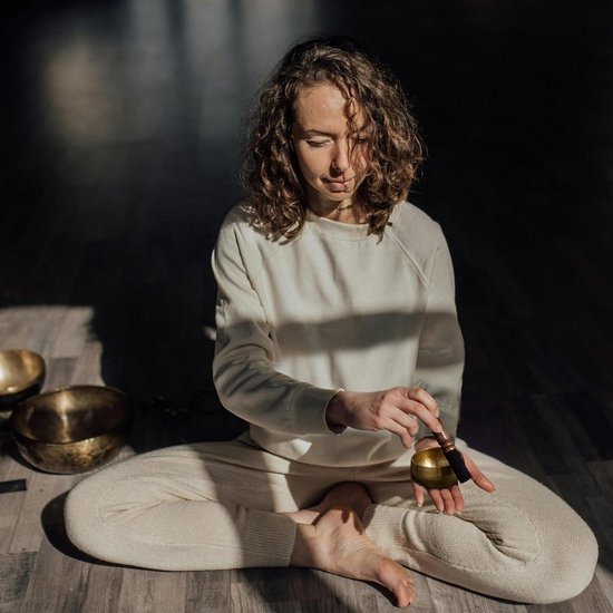 Tibetan Singing Bowl Set 8 cm - Handgemaakte Brass Singing Bowl voor Yoga en Meditatie — afbeelding 2