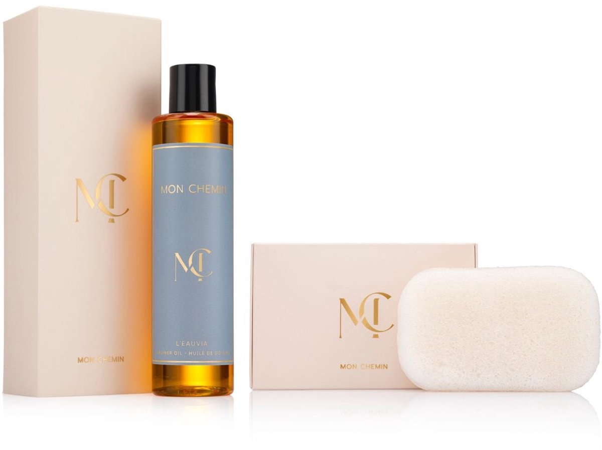 Mon Chemin® L’Eauvia Douche Essentials Set | Doucheolie + Konjac Lichaamsspons – Luxe Cadeau