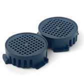 Twee ronde, donkerblauwe koolstoffilters met een rasterpatroon bovenop en verticale groeven aan de zijkant.