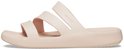 Roze Crocs slipper met drie bandjes over de wreef en dikke zool.