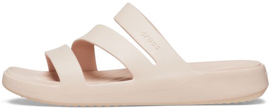 Roze Crocs slipper met drie bandjes over de wreef en dikke zool.