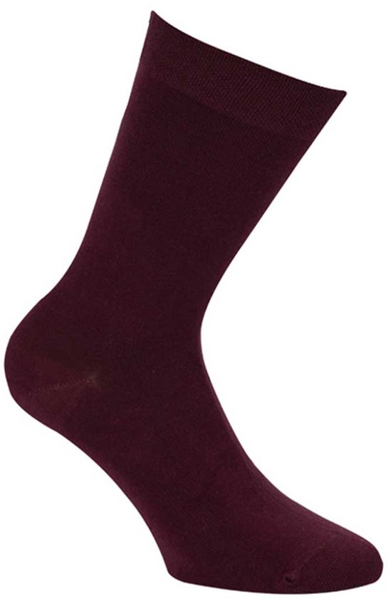 Chaussette en bambou bordeaux, tricotée lisse, mi-mollet.