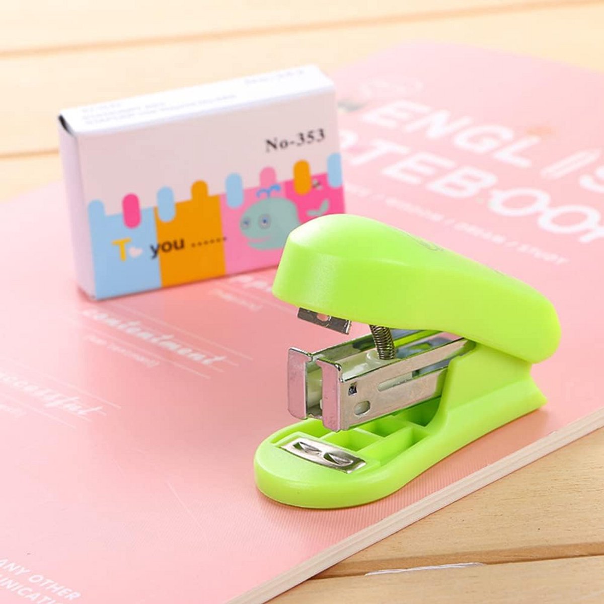 Compacte Mini Nietmachine Groen met 400 nietjes voor School, Kantoor en Thuisgebruik