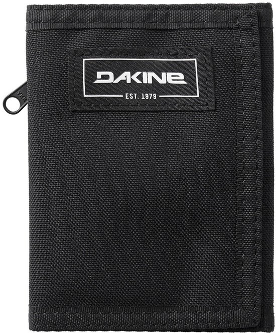 Zwarte portemonnee met DAKINE EST. 1979 label en ritssluiting.