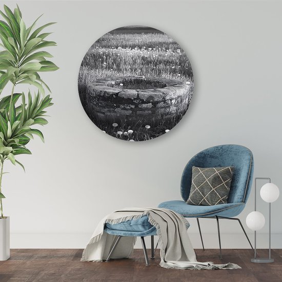 Vieux puits en pierre dans un champ - Peinture puits rond - Objet mural autour de l'architecture - Réalisme - Cercle mural Forex - Décoration murale minimaliste - Cercle mural Forex 40x40 cm