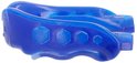 Blauwe mondbeschermer, zijkant, met hexagonale ventilatie.