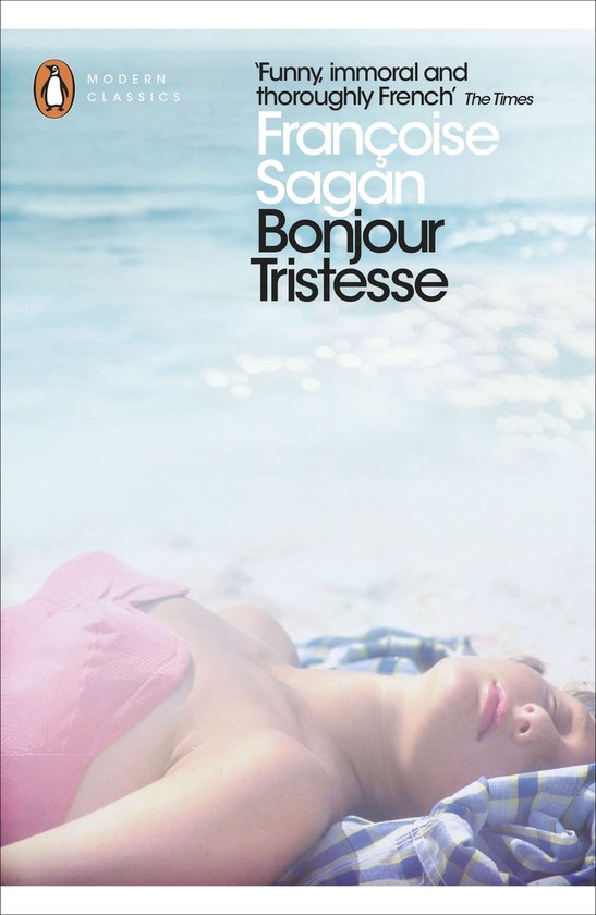 Vrouw in roze bikini liggend op strand met tekst 'Bonjour Tristesse'