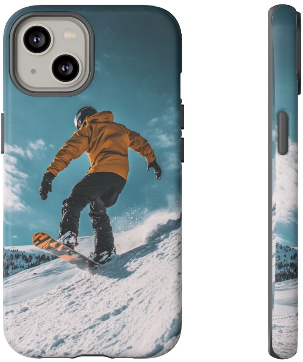 Snowboarder in Gele Jas op Besneeuwde Hellling – Telefoonhoesje Geschikt voor iPhone 14