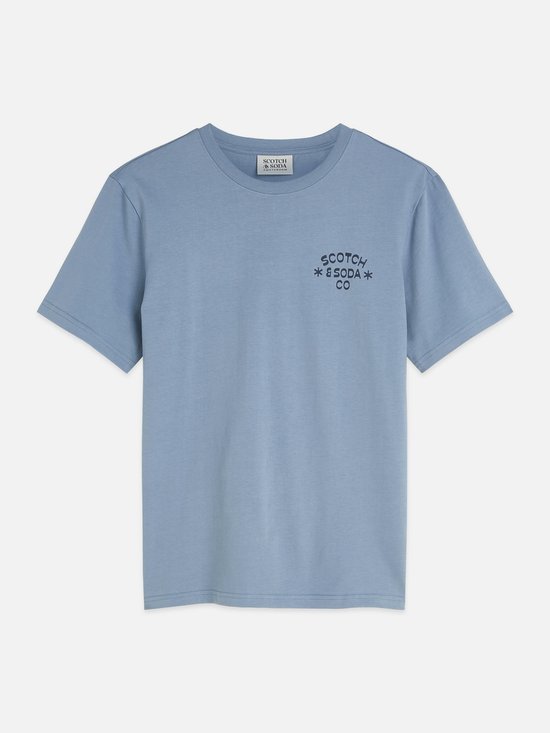 Lichtblauwe t-shirt met opdruk 'SCOTCH & SODA CO' op de borst.