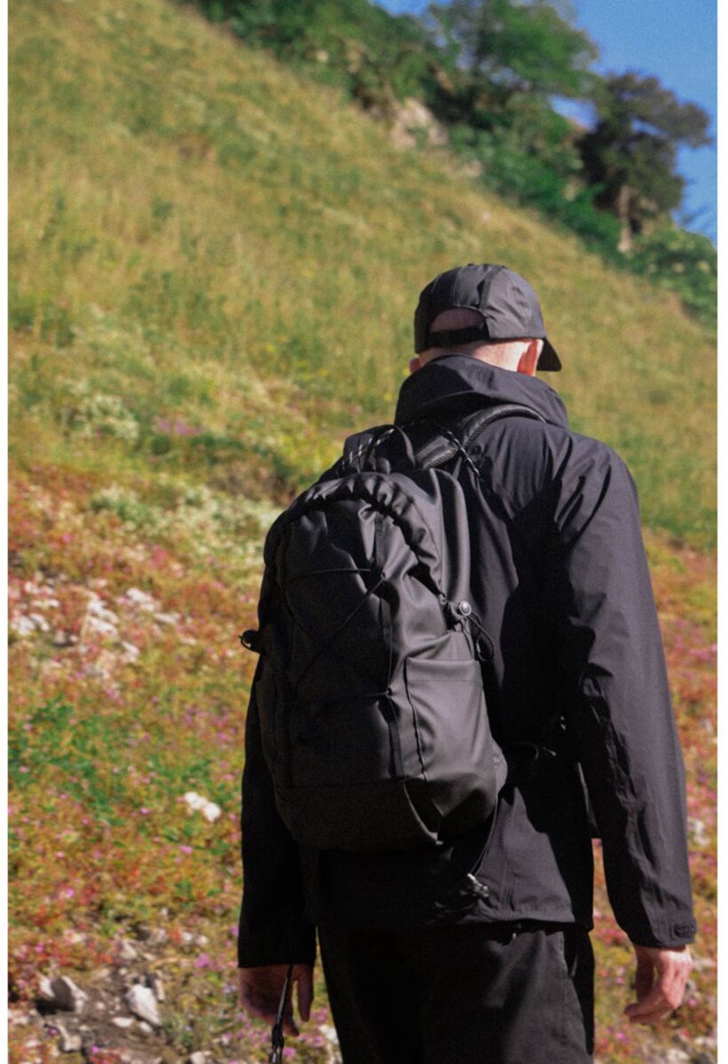Elliker Kiln Hooded Zip Top Backpack 22L black