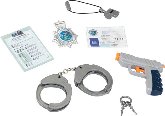 Politie accessoires: speelgoedpistool, handboeien met sleutels, fluitje, badge en papieren documenten.