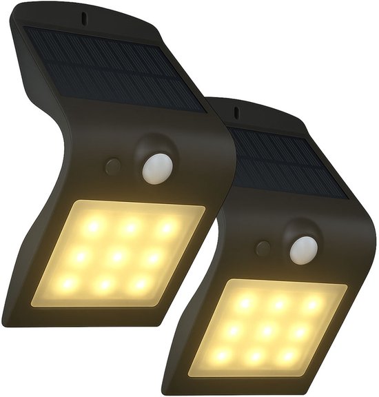 Twee bruine, gebogen solar wandlampen met zonnepaneel en 12 LED-lampjes, klaar om te worden geïnstalleerd.