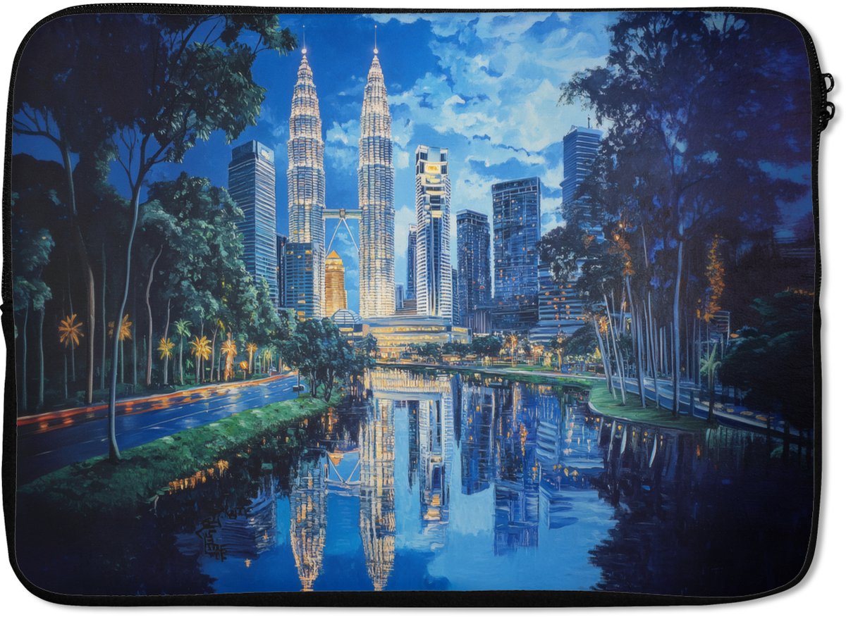 Laptophoes 13 inch - Stad Kuala Lumpur - Skyline - Wolkenkrabbers - Water - Laptop sleeve - Binnenmaat 32x22,5 cm - Zwarte achterkant