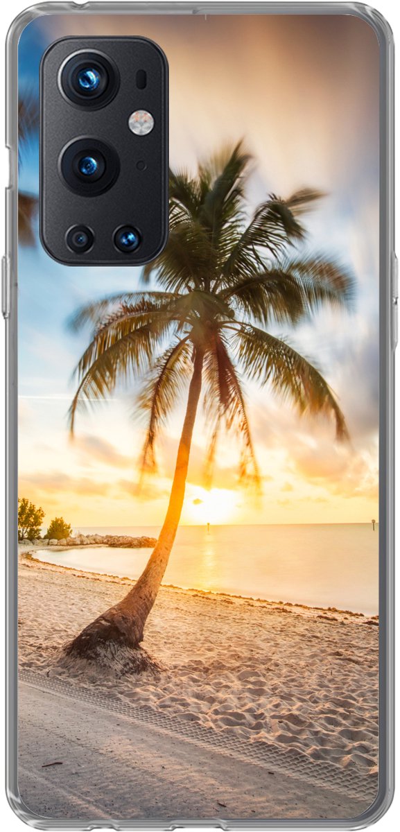 Telefoonhoesje Geschikt voor OnePlus 9 Pro hoesje - Zonsondergang - Strand - Palmboom - Siliconen Telefoonhoesje Telefoonhoesje