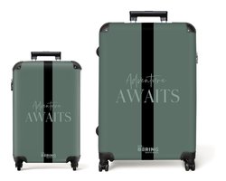 NoBoringSuitcases.com® - Kofferset 2 delig - Koffer lichtgewicht - Groen - Adventure Awaits - Reiskoffer set met 4 wielen - Handbagage trolley - Middelgrote rolkoffer - Ruimbagage koffer - Koffers met TSA slot