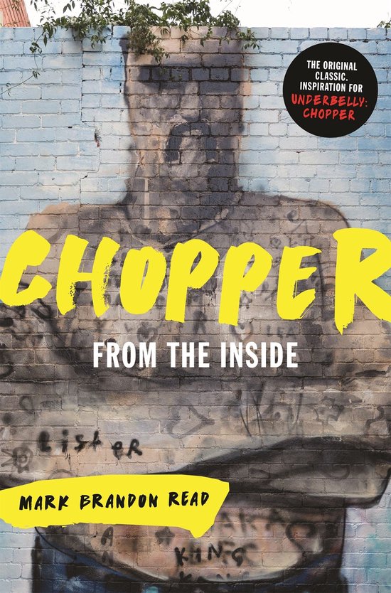 Boekcover "Chopper: From the Inside" met een grijze bakstenen muur met graffiti. Grote gele letters "CHOPPER" en tekst "FROM THE INSIDE".