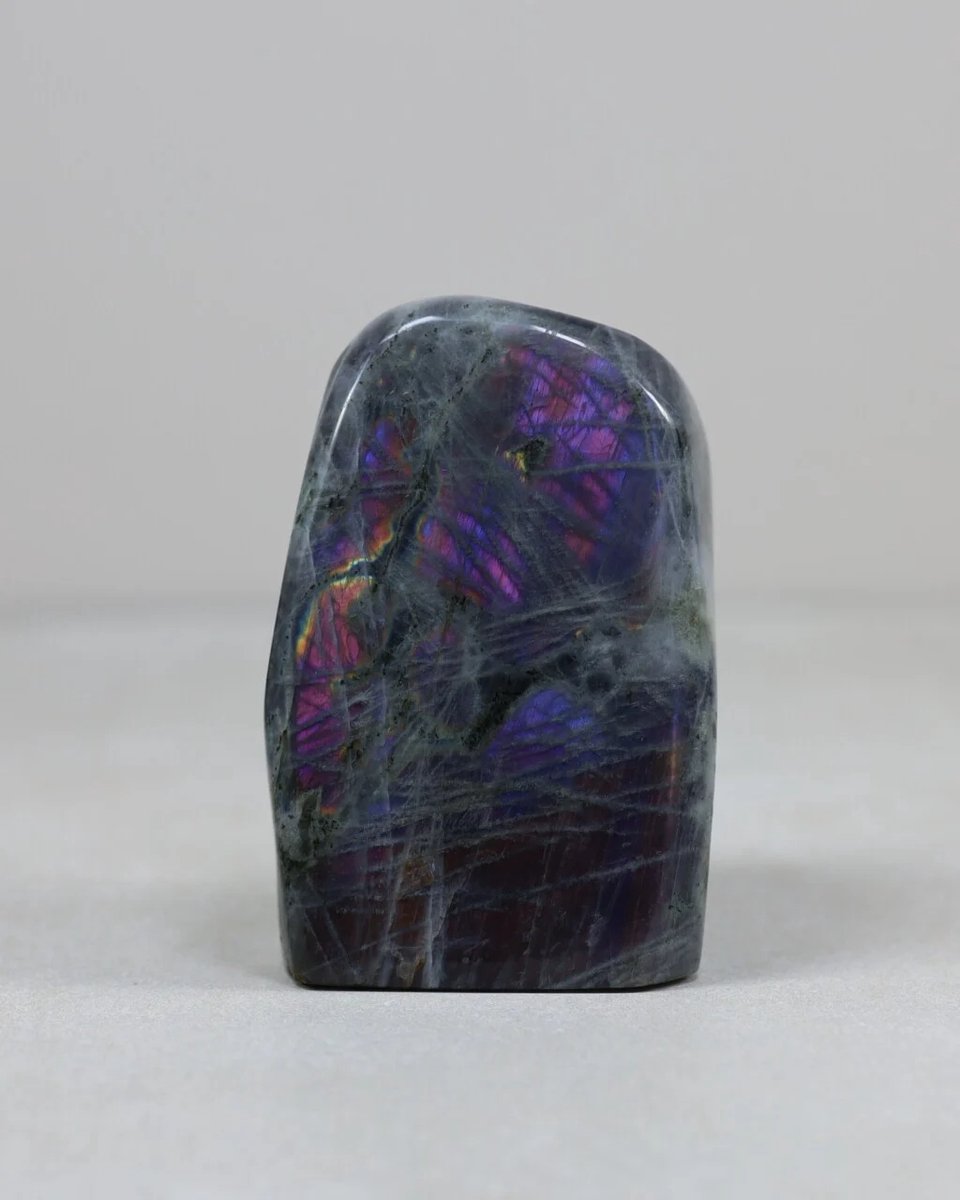 Unique Gemstones - Labradoriet sculptuur - Edelstenen en Mineralen - Kristallen - Spiritualiteit - Woondecoratie