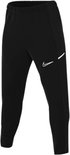 Zwarte Nike trainingsbroek voor heren met witte Nike logo's en mesh-inzetstukken aan de zijkant.