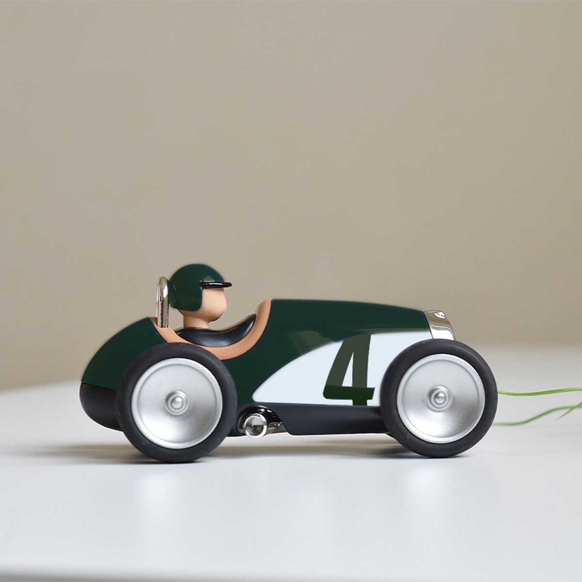 BAGHERA Speelgoedauto - Racingcar Groen - Vintage - In Geschenkdoos - 1 Jaar