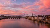 Schilderij - Maastricht Zonsondergang, Sint Servaas brug, Multikleur , 2 Maten ,print op canvas, premium print