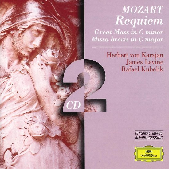 CD-hoes met het Mozart Requiem, Grosse Messe, Missa Brevis. Bevat de dirigenten Herbert von Karajan, James Levine en Rafael Kubelik.