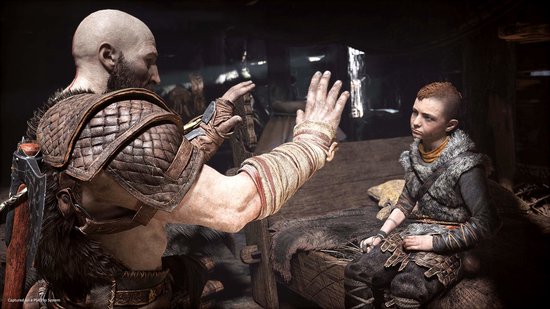 Kratos gebaart naar zijn zoon Atreus, die hem in een donkere hut aankijkt.