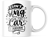 Mok met tekst: I don't sing in the car, I perform | Grappige mok | Grappige Cadeaus