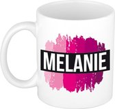 Melanie  naam cadeau mok / beker met roze verfstrepen - Cadeau collega/ moederdag/ verjaardag of als persoonlijke mok werknemers