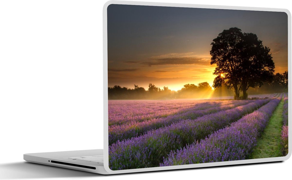 Afbeelding van product SleevesAndCases  Laptop sticker - 17.3 inch - Mayfield lavendel veld met een mistige zonsopgang