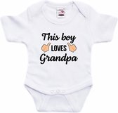 This boy loves grandpa tekst baby rompertje wit jongens - Cadeau opa - Babykleding 92 (18-24 maanden)