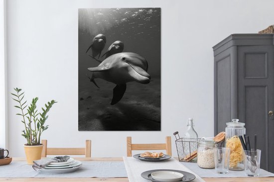 Tableau sur toile Photo sous-marine de trois dauphins - noir et blanc - 80x120 cm - Décoration murale