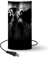 Lamp Zwarte wereldkaart op donkere achtergrond met turquoise kleuren - zwart wit - 54 cm hoog - Ø25 cm - Inclusief LED lamp