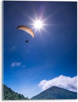 Acrylglas - Paragliden bij Zonnetje boven Bergen - 30x40cm Foto op Acrylglas (Wanddecoratie op Acrylglas)
