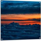 Tuinposter – Wolkenvelden met Oranje Lucht  - 100x100cm Foto op Tuinposter  (wanddecoratie voor buiten en binnen)