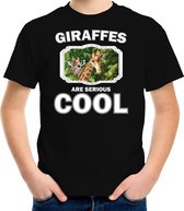 Dieren giraffen t-shirt zwart kinderen - giraffes are serious cool shirt  jongens/ meisjes - cadeau shirt giraffe/ giraffen liefhebber M (134-140)